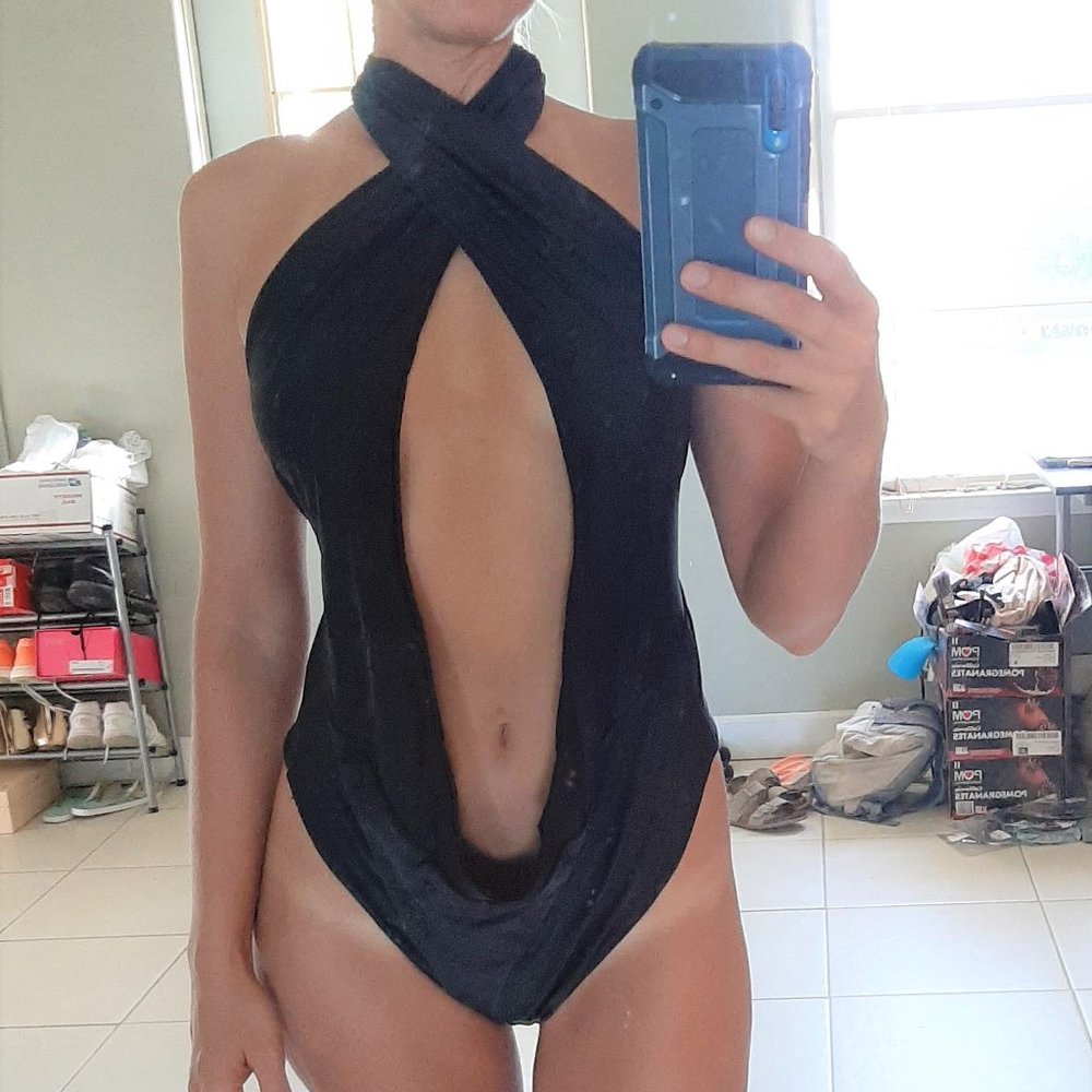 New Beautiful Elegant Monokini. - Picture 8 of 11